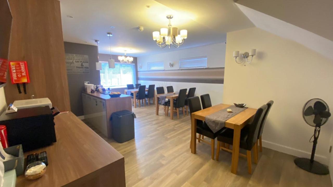 Deepcut Lodge Bed & Breakfast Self Service Camberley Eksteriør bilde