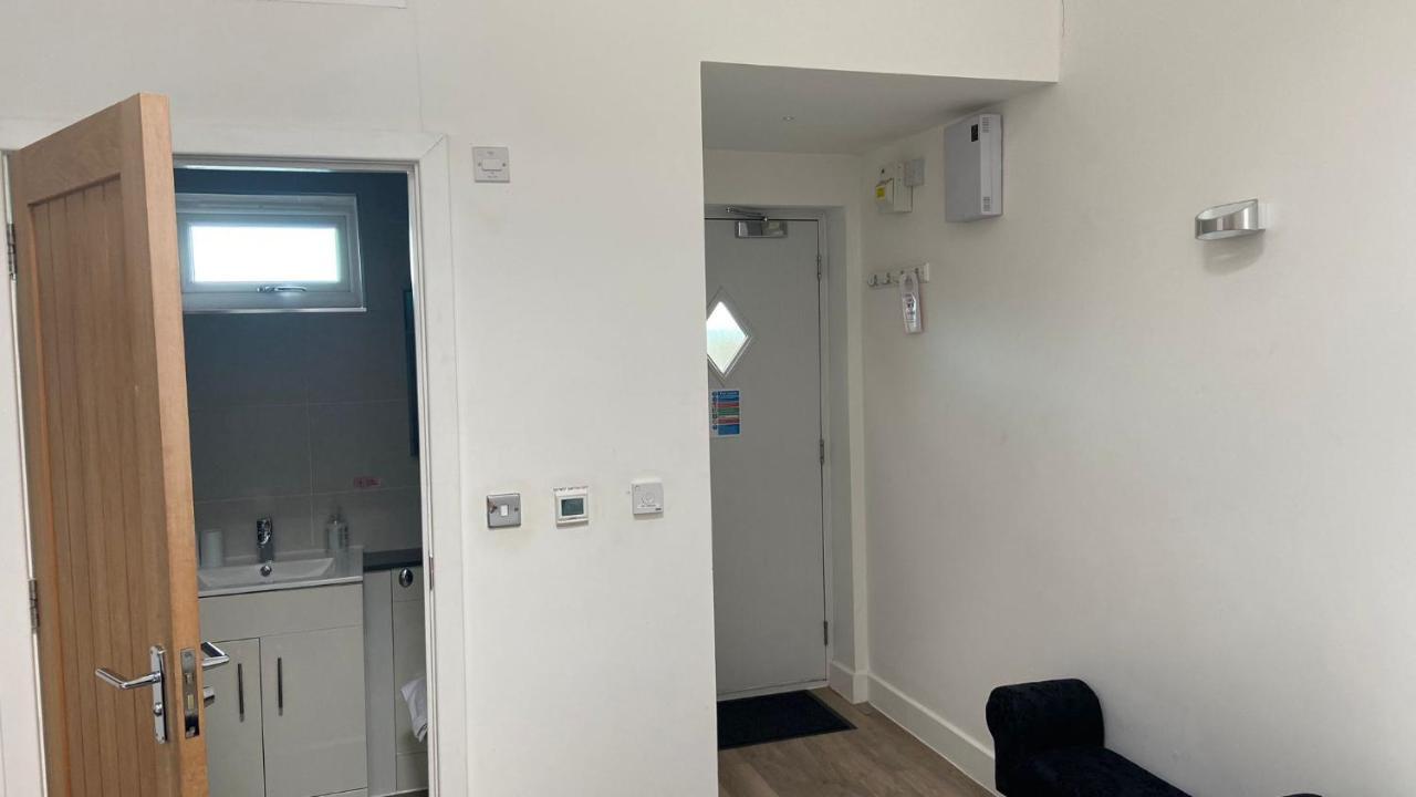 Deepcut Lodge Bed & Breakfast Self Service Camberley Eksteriør bilde