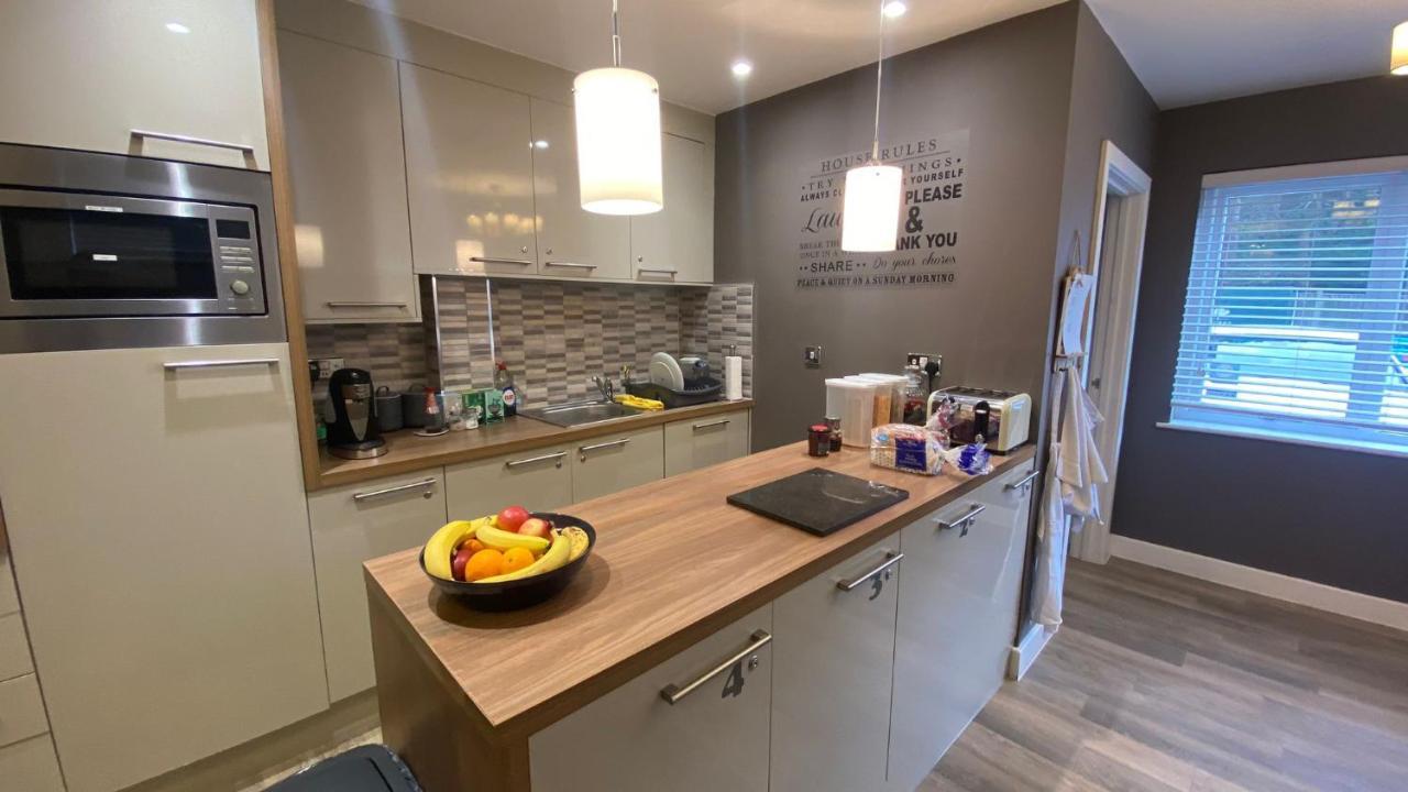 Deepcut Lodge Bed & Breakfast Self Service Camberley Eksteriør bilde