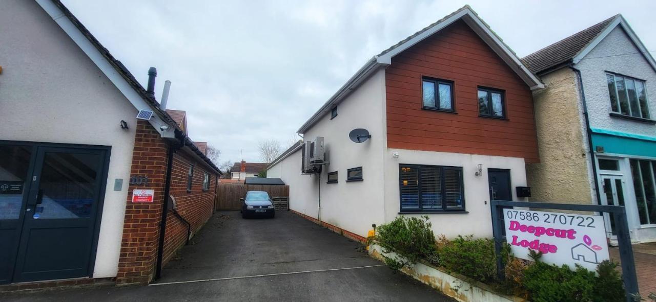 Deepcut Lodge Bed & Breakfast Self Service Camberley Eksteriør bilde