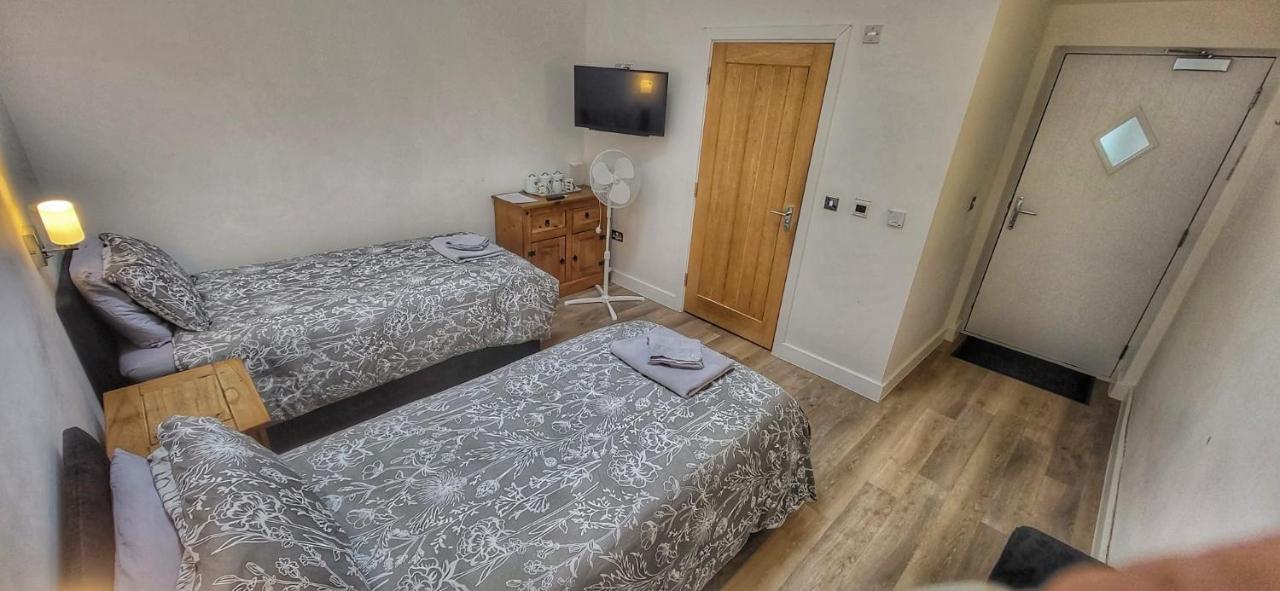 Deepcut Lodge Bed & Breakfast Self Service Camberley Eksteriør bilde