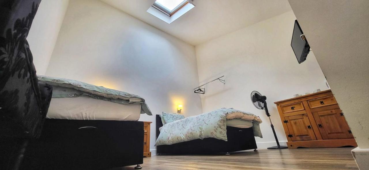 Deepcut Lodge Bed & Breakfast Self Service Camberley Eksteriør bilde
