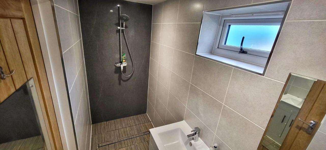Deepcut Lodge Bed & Breakfast Self Service Camberley Eksteriør bilde