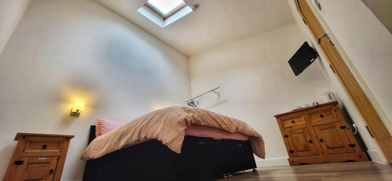 Deepcut Lodge Bed & Breakfast Self Service Camberley Eksteriør bilde