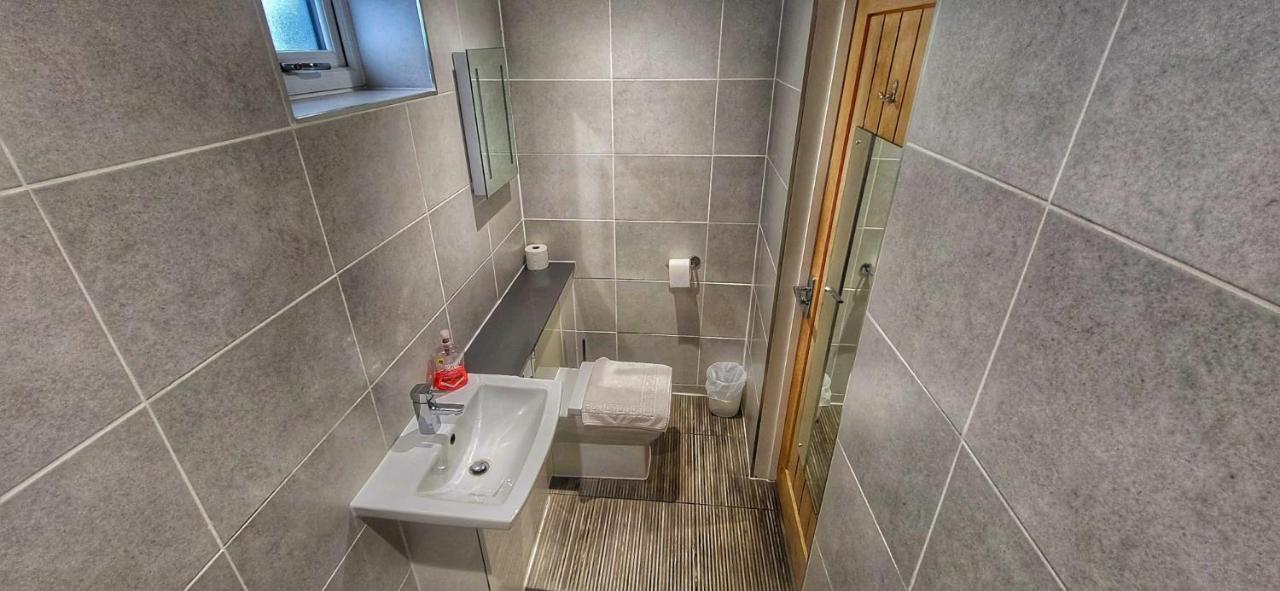 Deepcut Lodge Bed & Breakfast Self Service Camberley Eksteriør bilde