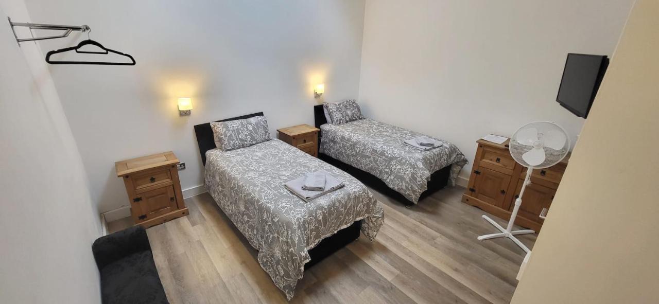Deepcut Lodge Bed & Breakfast Self Service Camberley Eksteriør bilde