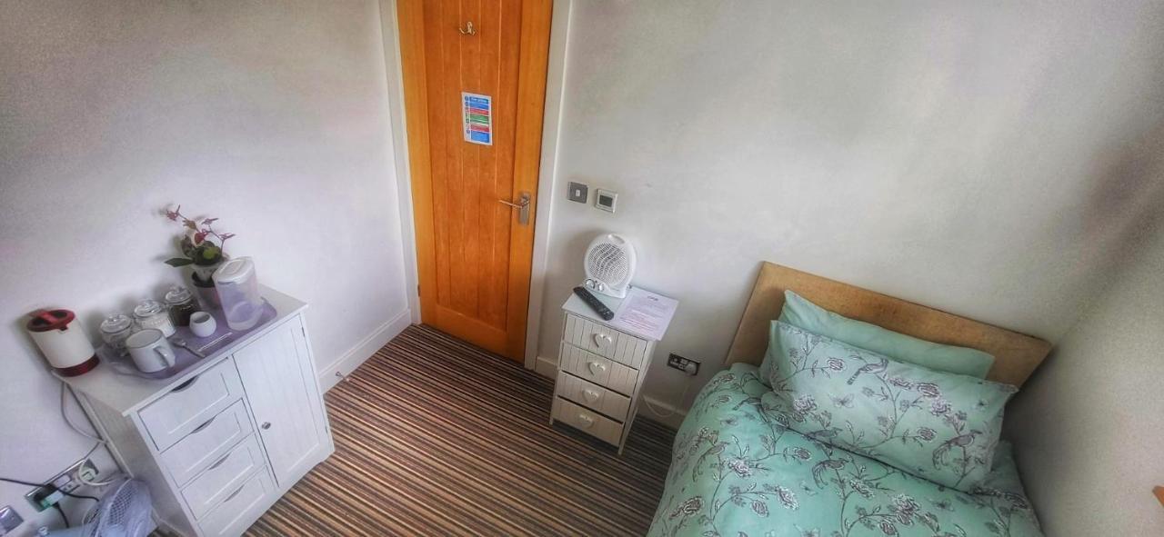 Deepcut Lodge Bed & Breakfast Self Service Camberley Eksteriør bilde
