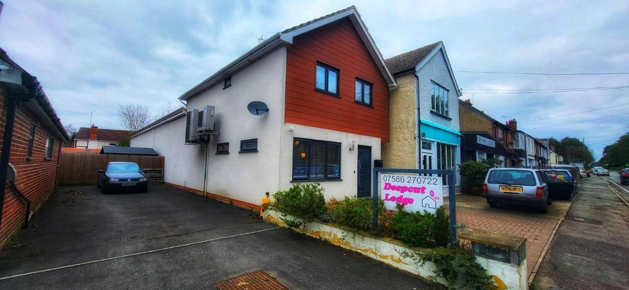 Deepcut Lodge Bed & Breakfast Self Service Camberley Eksteriør bilde