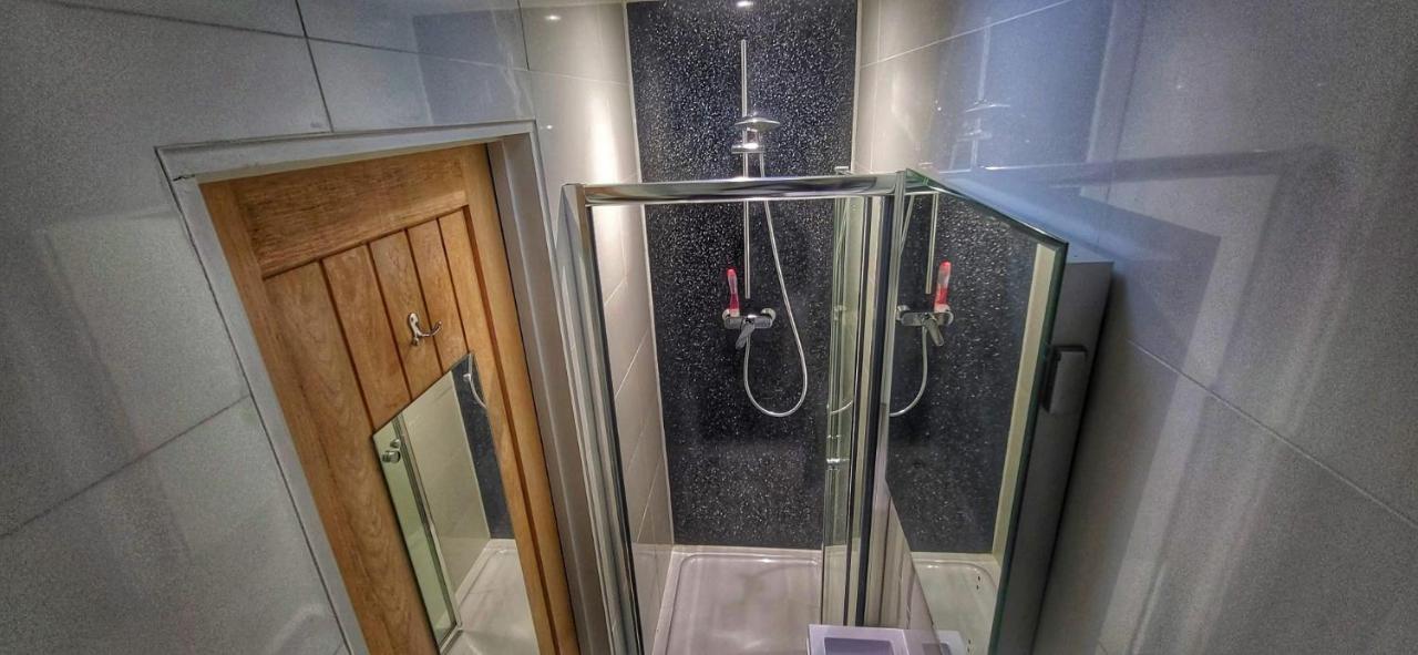 Deepcut Lodge Bed & Breakfast Self Service Camberley Eksteriør bilde