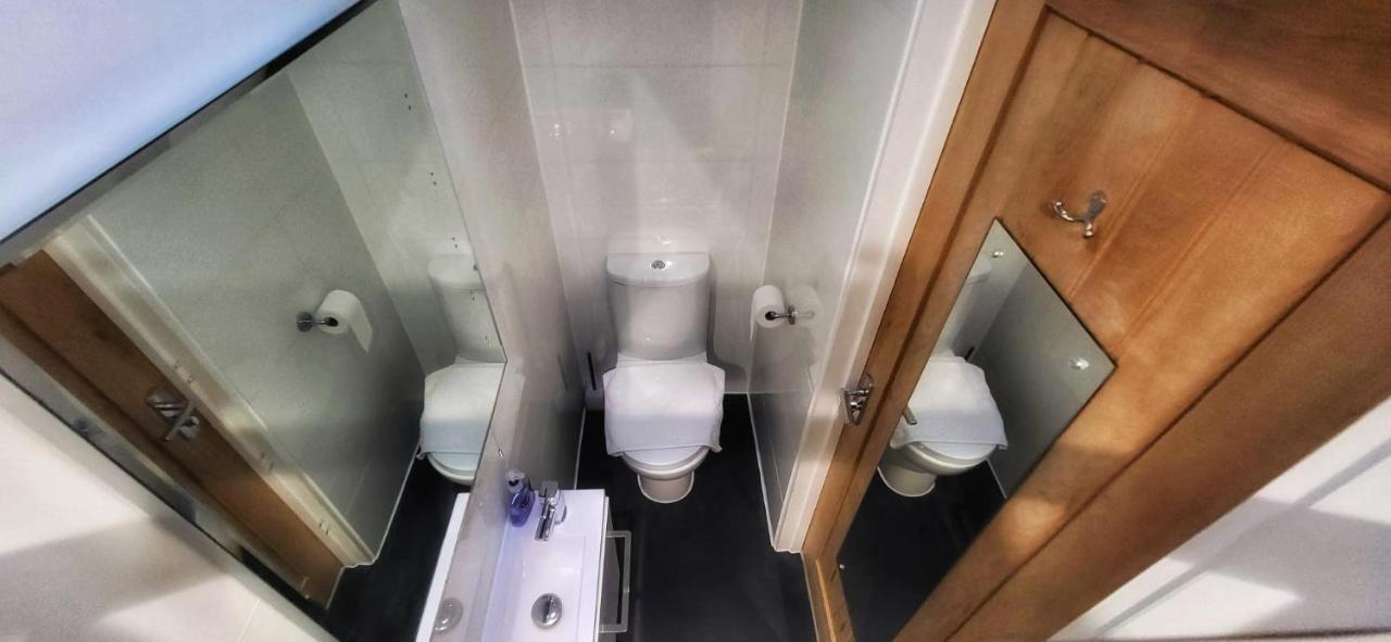 Deepcut Lodge Bed & Breakfast Self Service Camberley Eksteriør bilde