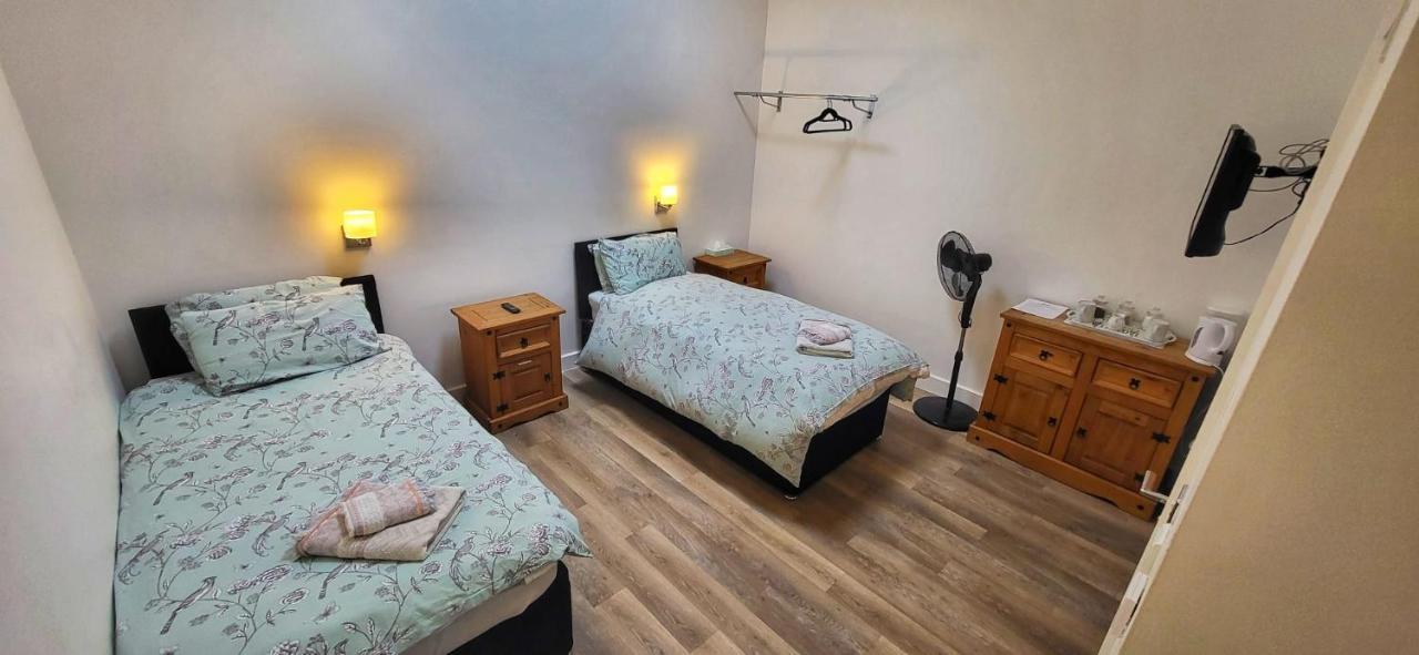 Deepcut Lodge Bed & Breakfast Self Service Camberley Eksteriør bilde