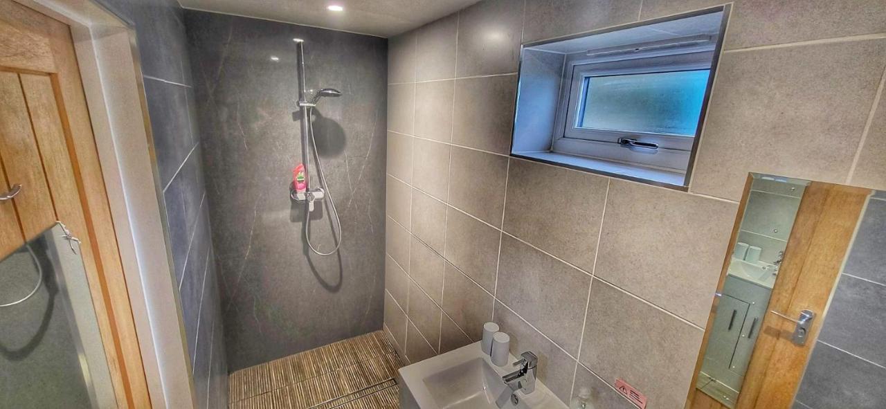 Deepcut Lodge Bed & Breakfast Self Service Camberley Eksteriør bilde