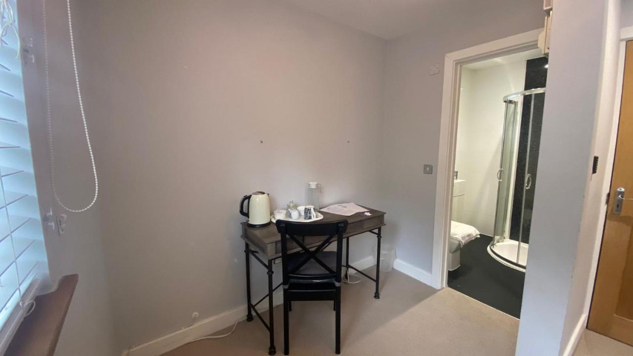 Deepcut Lodge Bed & Breakfast Self Service Camberley Eksteriør bilde