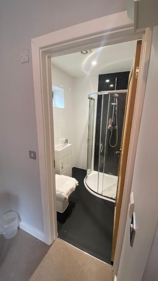 Deepcut Lodge Bed & Breakfast Self Service Camberley Eksteriør bilde
